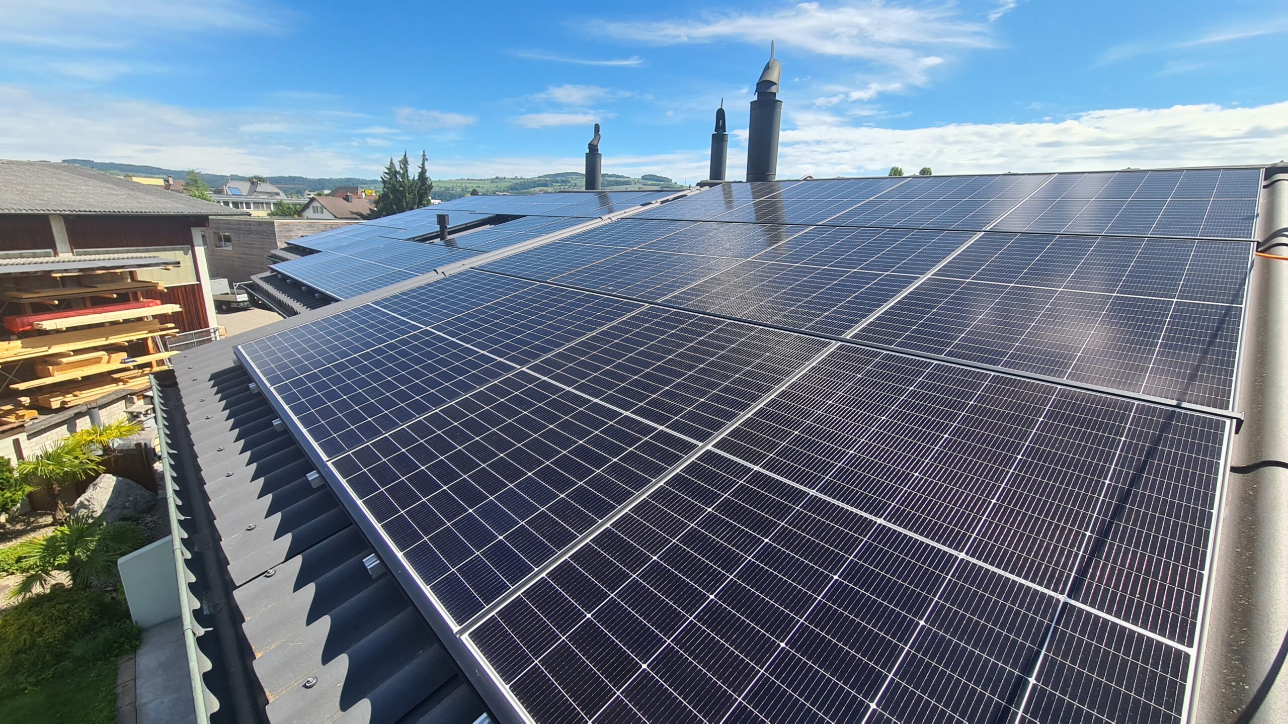 Aufdachanlage auf Steildach INDASOL Solar Wauwil