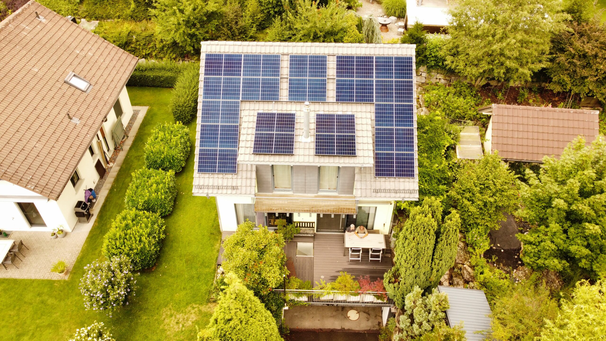 Aufdachanlage auf Steildach INDASOL Solar Triengen