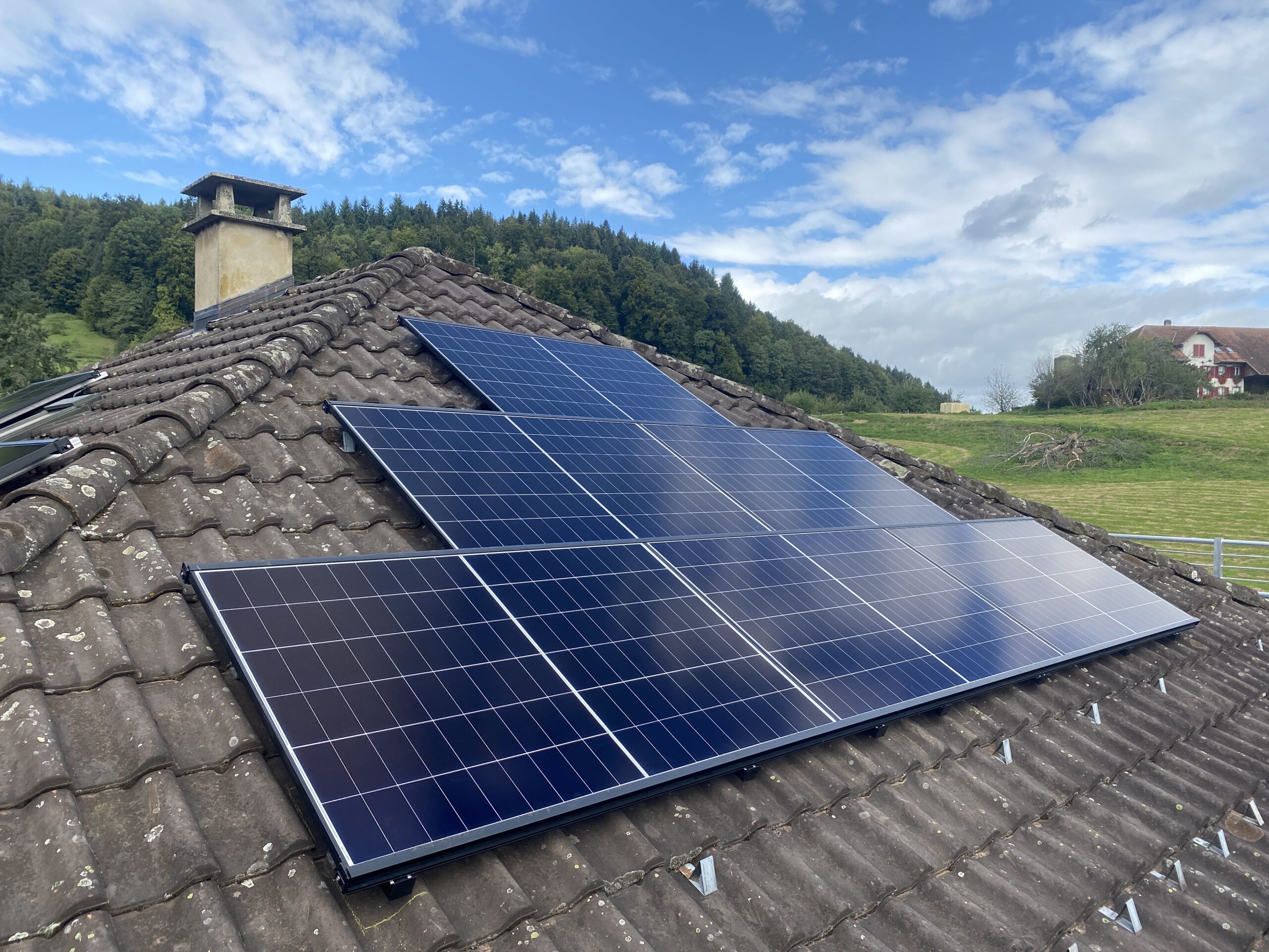 Aufdachanlage auf Steildach INDASOL Solar Luzern