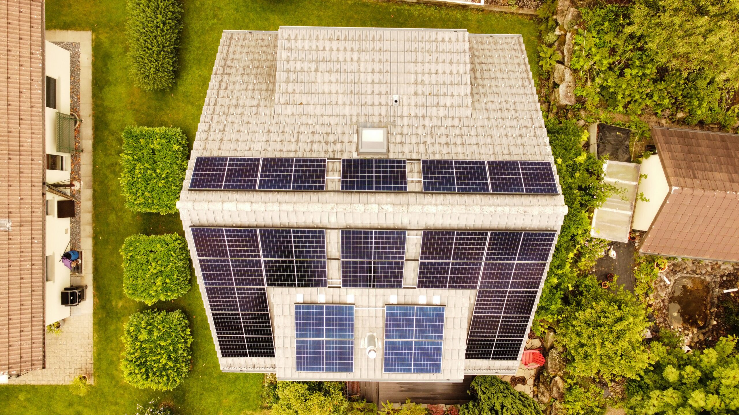 Solarprofi Nottwil Aufdach Photovoltaik für Einfamilienhaus