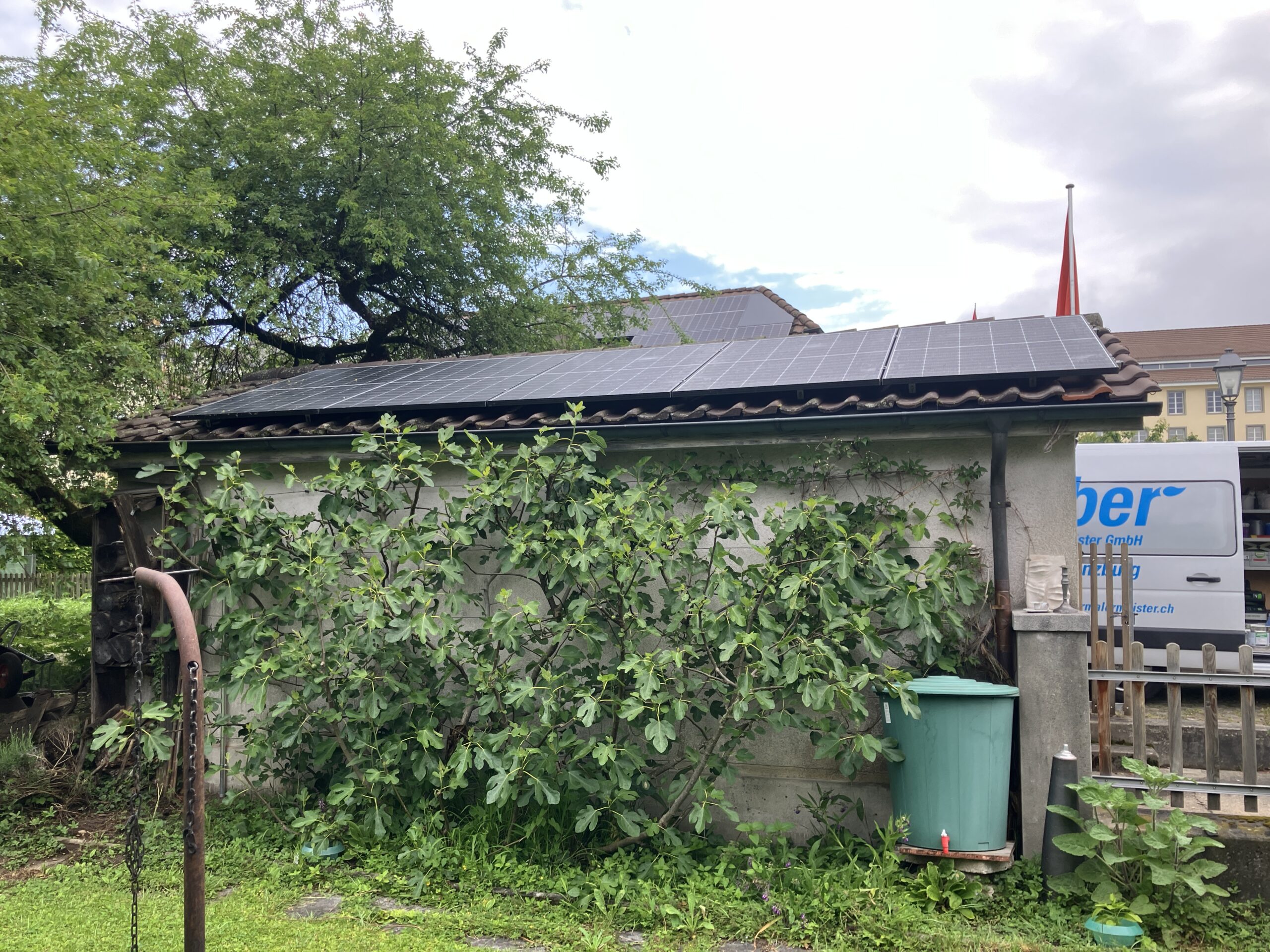 Gerber Aarburg Aufdachanlage auf Steildach INDASOL Solar