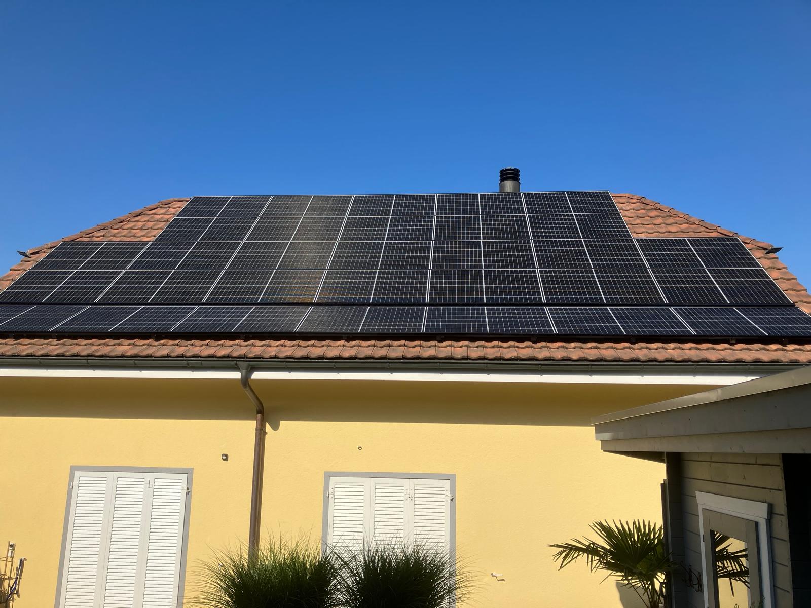 Giani Aufdachanlage auf Steildach in Nottwil INDASOL Solar