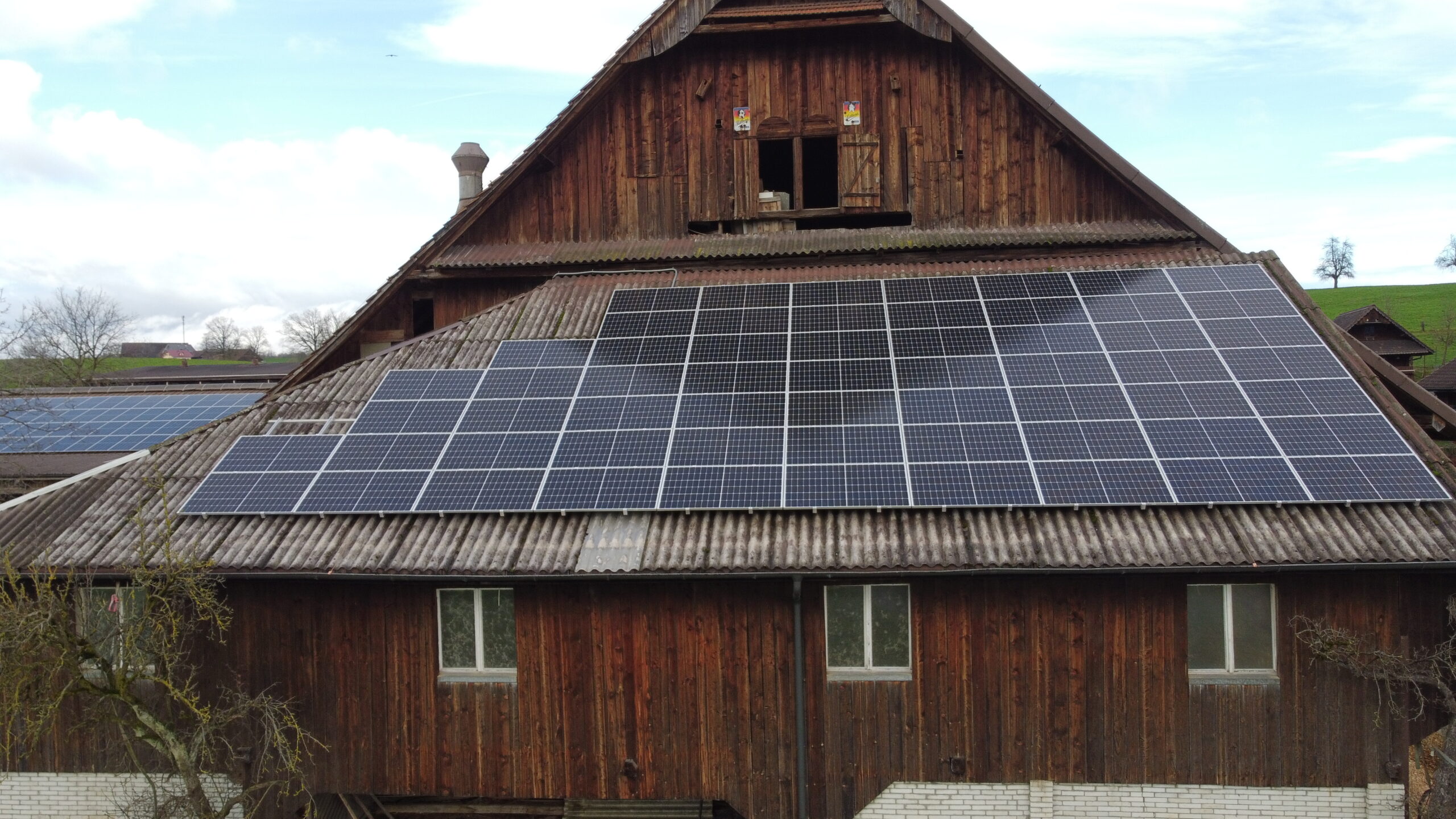 Solarprofi Dach Aufdach Photovoltaik für Bauernhaus