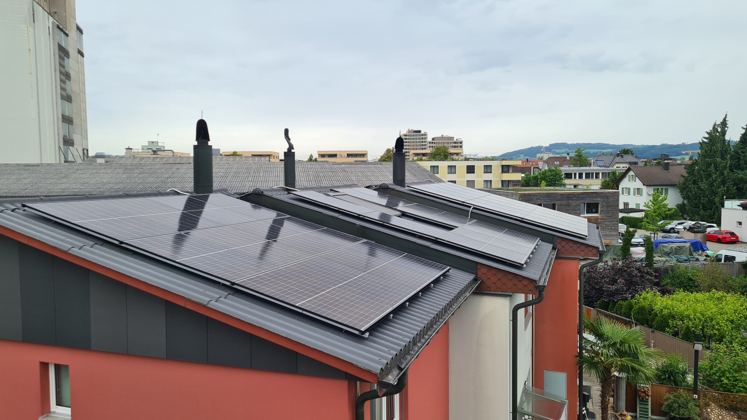 Solarprofi Nottwil Solaranlage auf Einfamilienhaus in Sursee INDASOL Photovoltaik