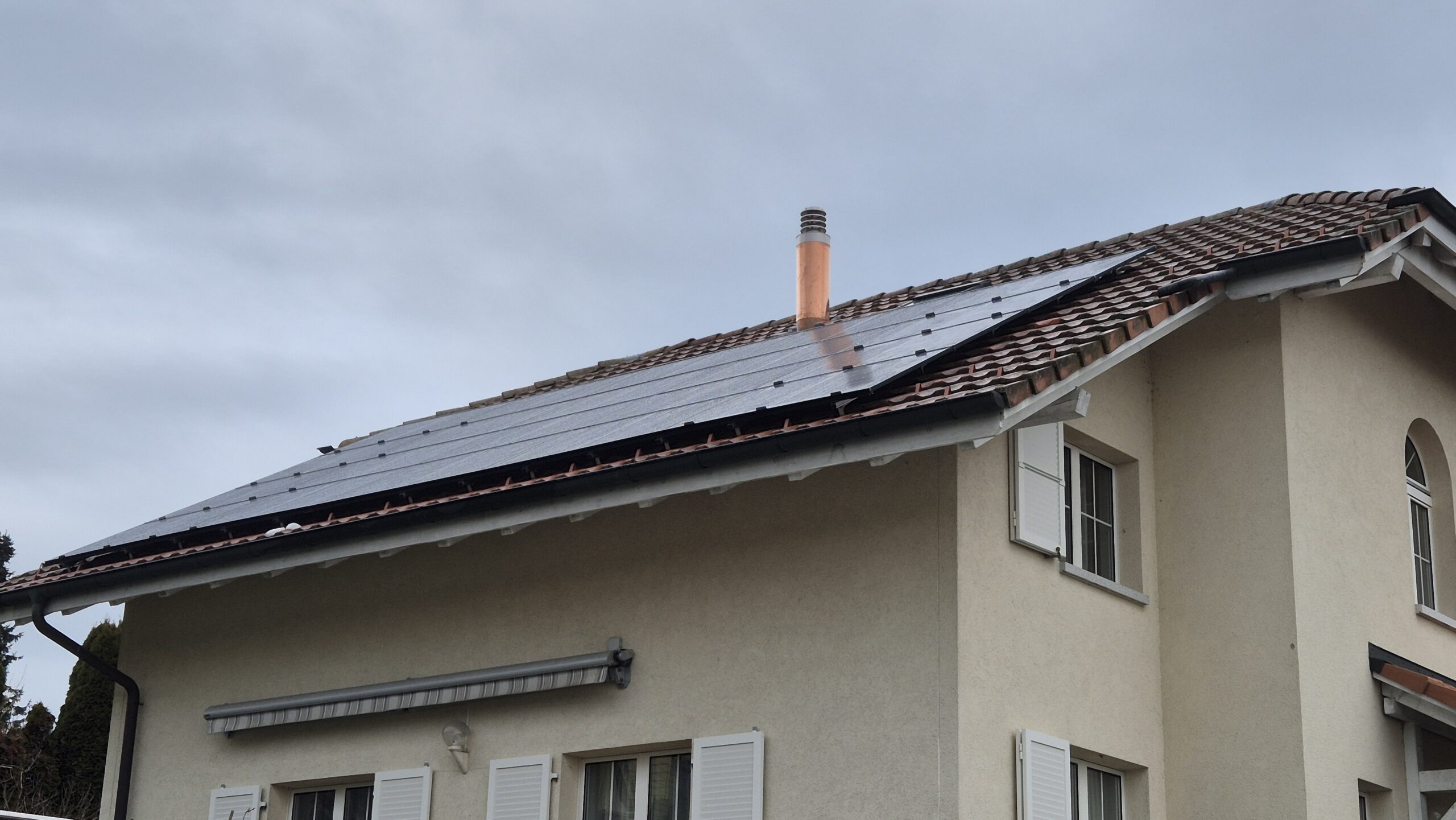 Zimmermann Ruedi Nottwil Aufdachanlage auf Steildach INDASOL Solar