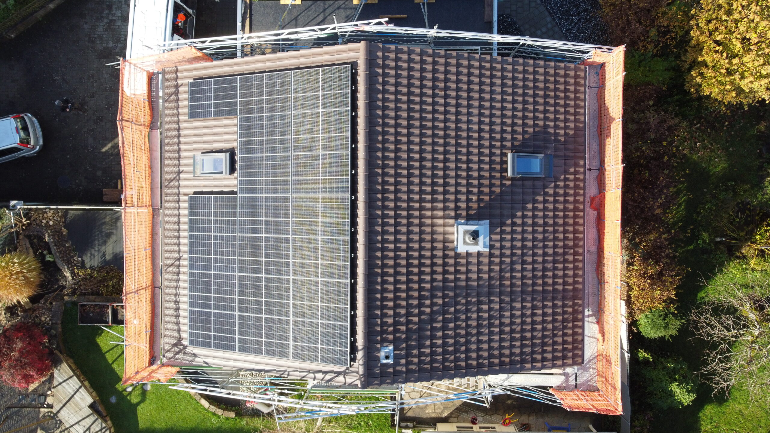 Oftringen Aufdachanlage auf Steildach INDASOL Solar